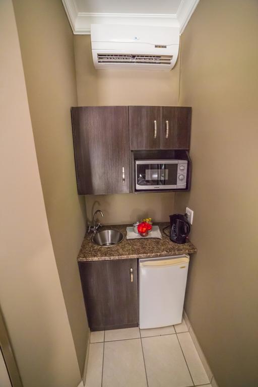 Beryl1 Guest House Клерксдорп Екстериор снимка