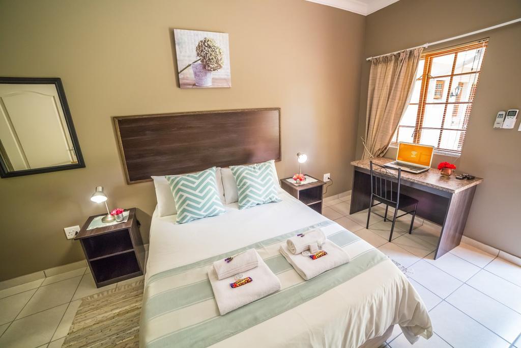 Beryl1 Guest House Клерксдорп Екстериор снимка