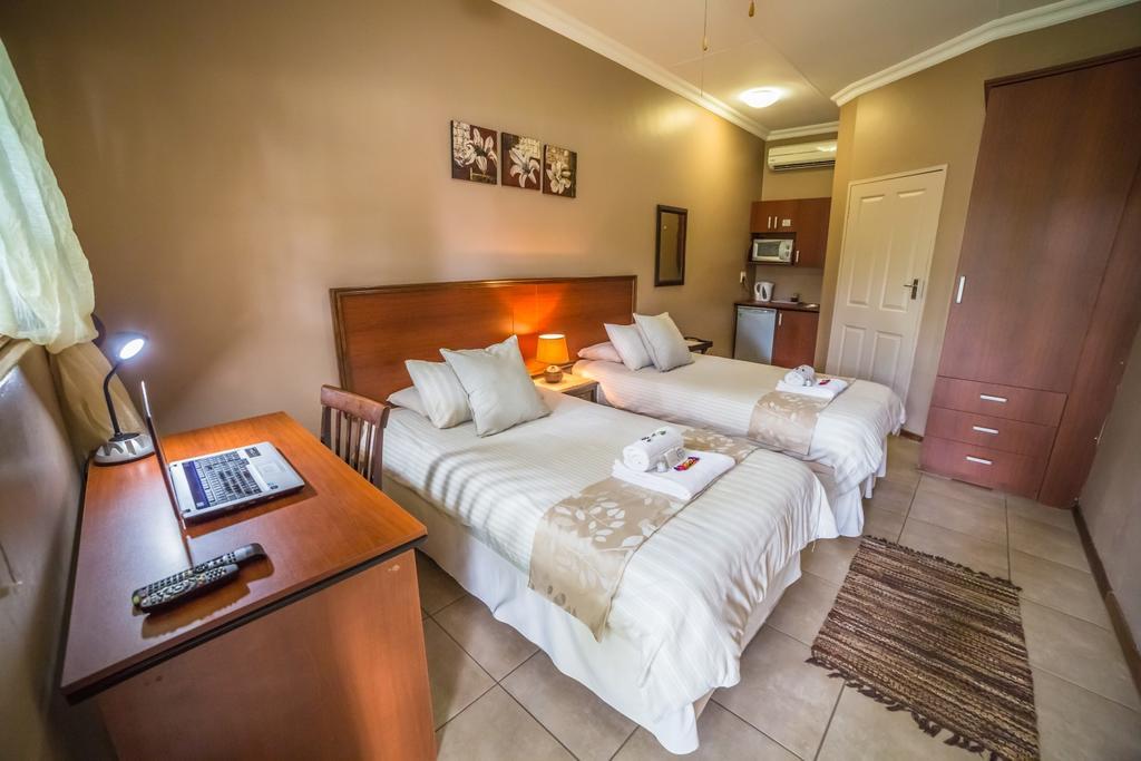 Beryl1 Guest House Клерксдорп Екстериор снимка