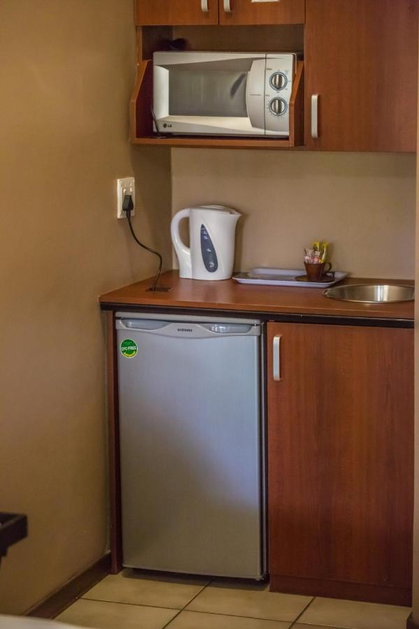 Beryl1 Guest House Клерксдорп Екстериор снимка